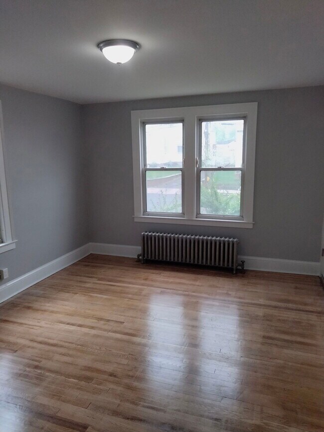 Building Photo - 76 Kibbe St