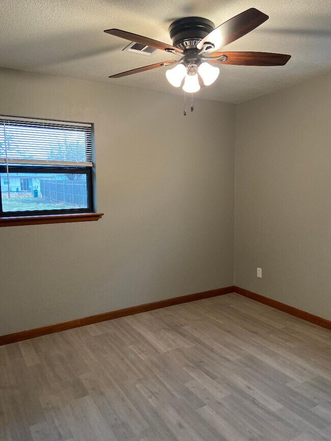 Building Photo - 1506 Canterbury St