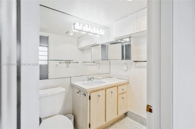 Building Photo - 141 SE 3rd Ave