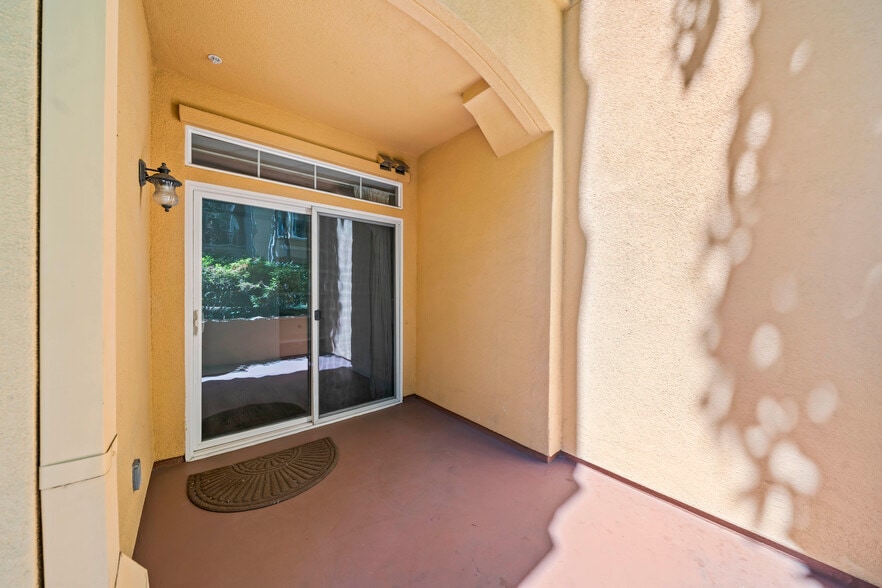 Building Photo - 2400 5Th Ave