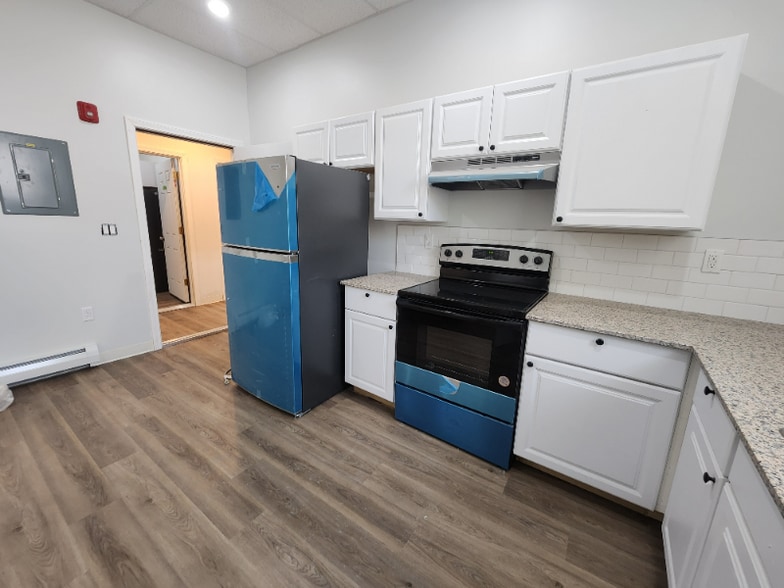 Building Photo - 151 S Main St