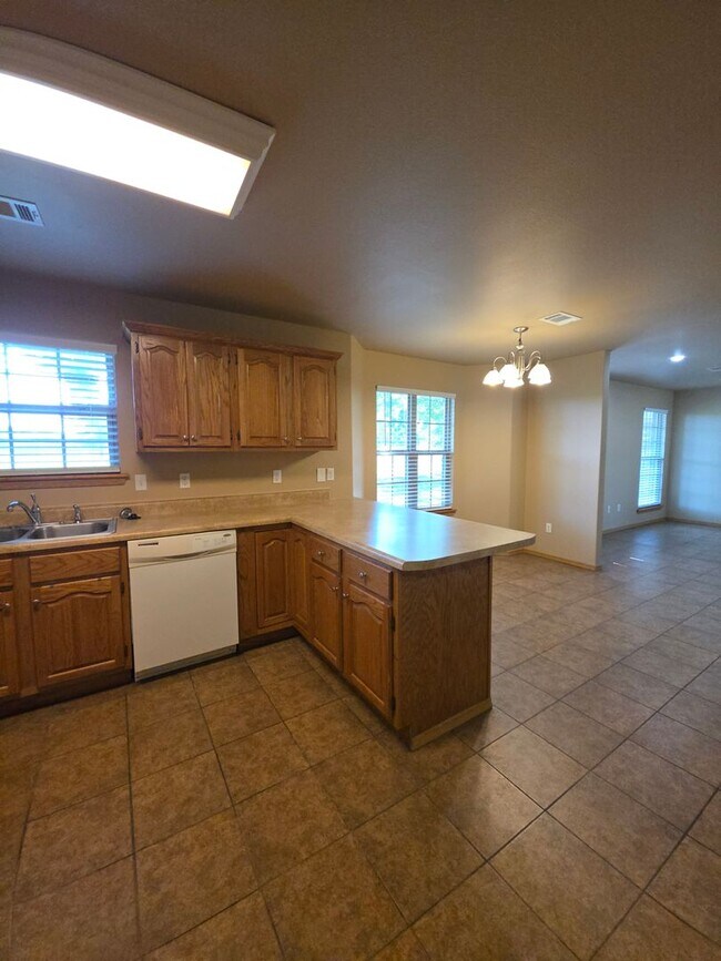Building Photo - 619 Resimont Dr