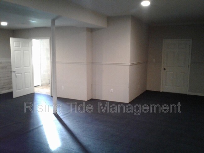 Building Photo - 1001 Christopher Dr