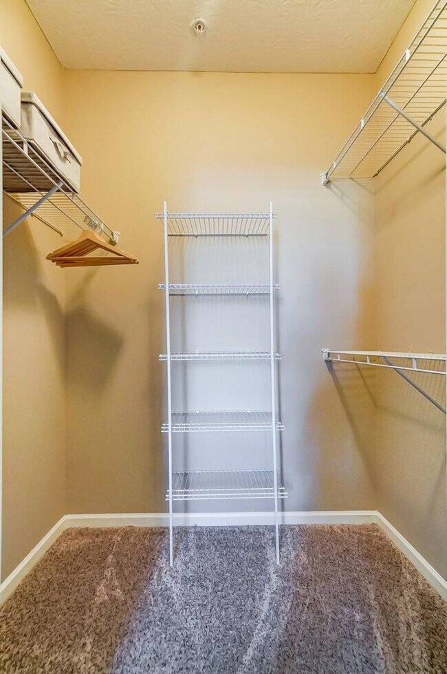 Building Photo - 4788 Holmes St