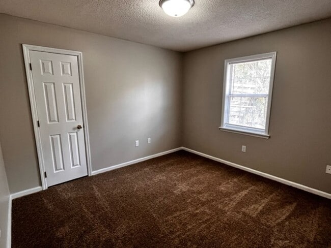 Building Photo - Check Out This 3BD/2B Home!!