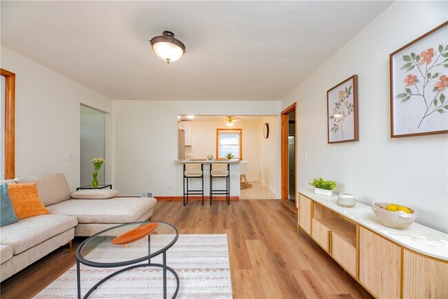 Building Photo - 416 W Spruce St