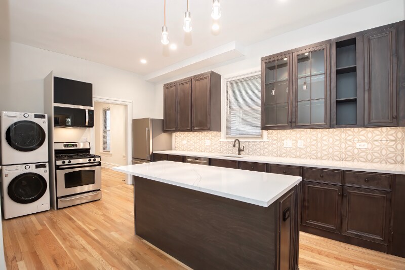 Building Photo - 2176 N Maplewood Ave