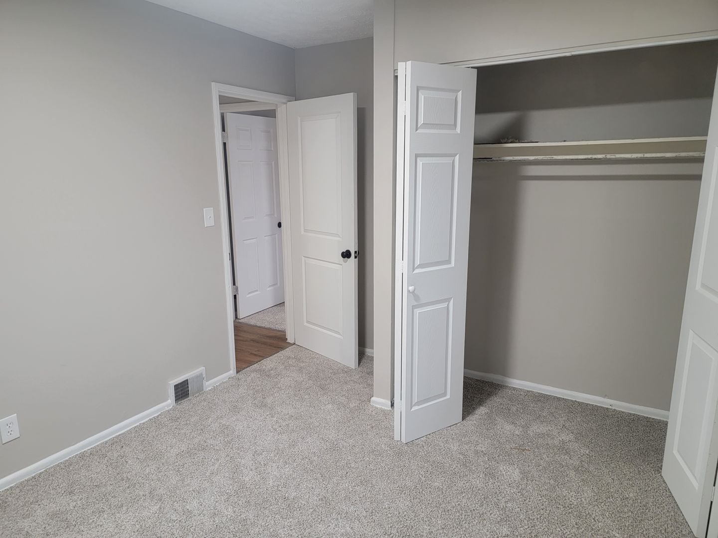 Building Photo - 1196 Thorndale Dr