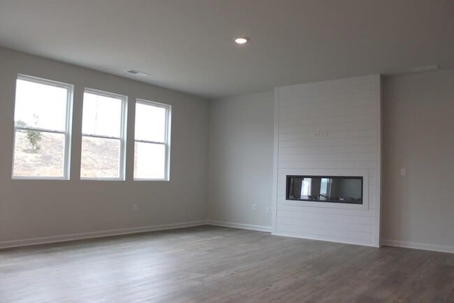 Building Photo - 731 Point Place Drive