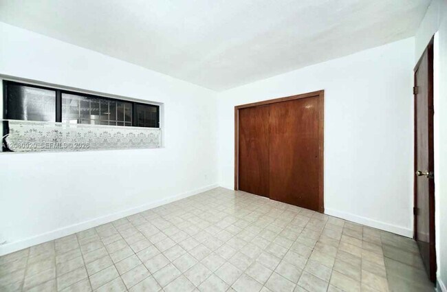 Building Photo - 8636 NW 35th Pl