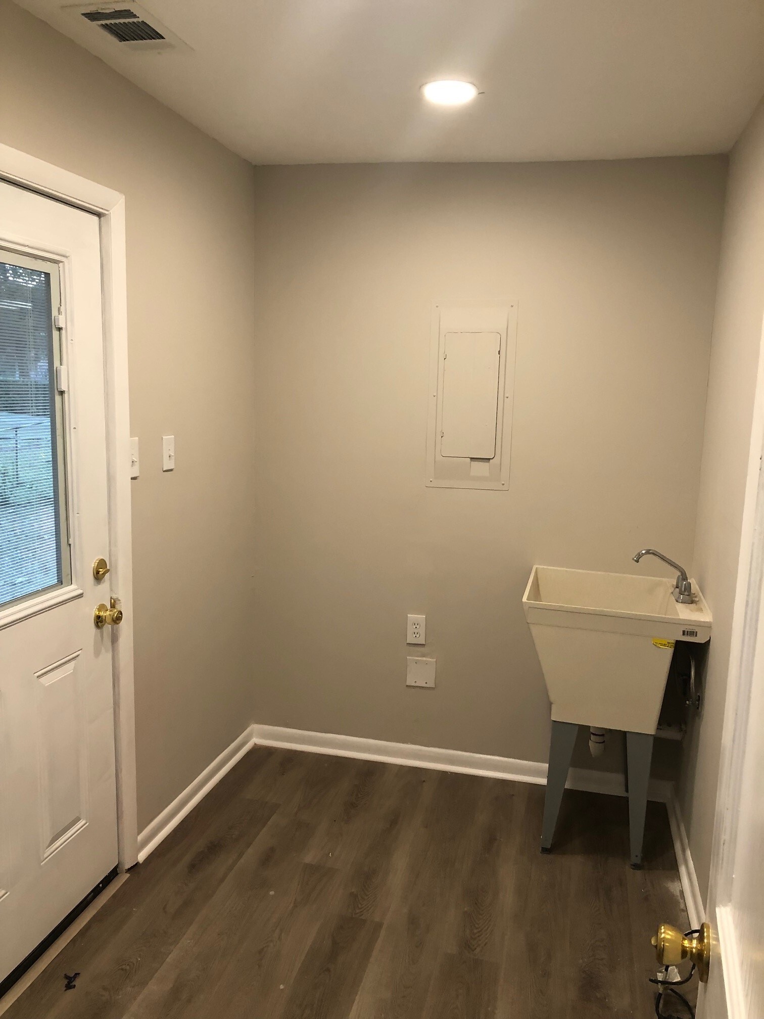 Laundry room - 102 Wittel Ave
