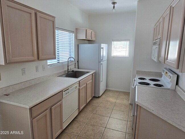Building Photo - 13818 N Saguaro Blvd