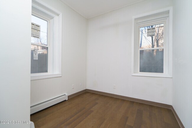 Building Photo - 10 Hall Pl