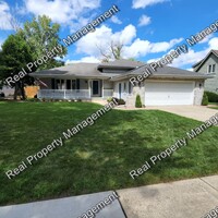 Building Photo - Well Maintained Schererville Tri-Level