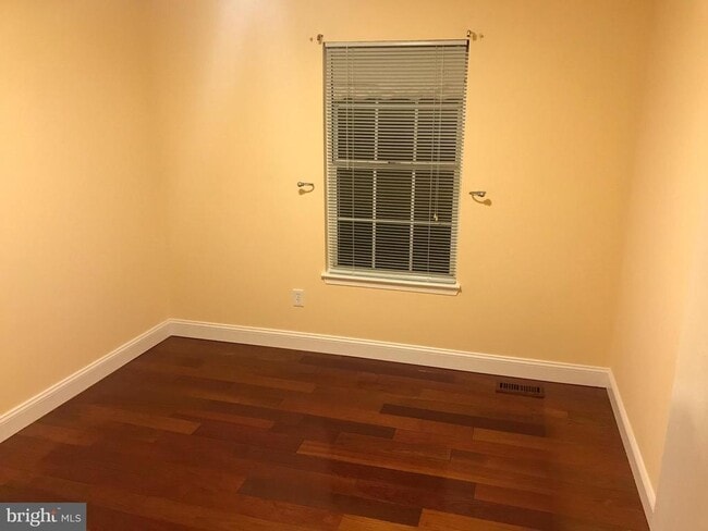 Building Photo - 10354 College Square