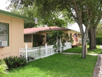 Primary Photo - 1180 SW 26th Ave