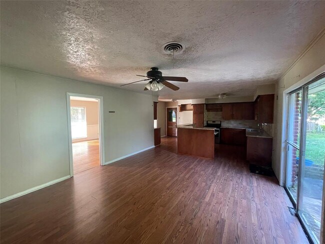 Building Photo - 1703 McFarland St