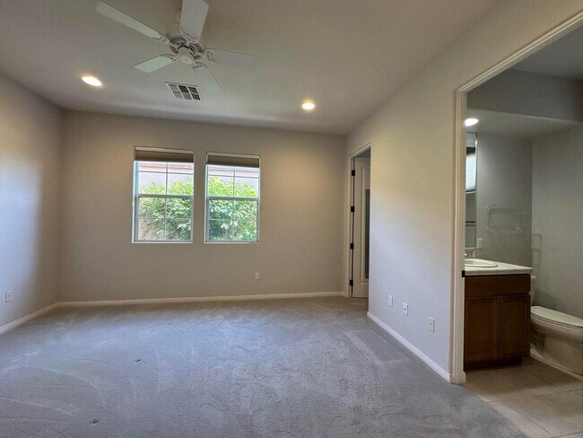 Building Photo - 40589 Palm Ct