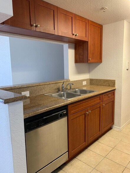 Building Photo - 36 NW 6th Ave