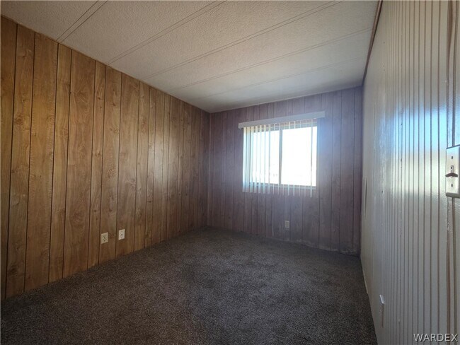 Building Photo - 546 Roadrunner Dr