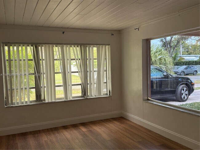 Building Photo - 6420 SW 18th Terrace