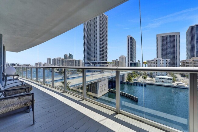 Building Photo - 2600 E Hallandale Beach Blvd