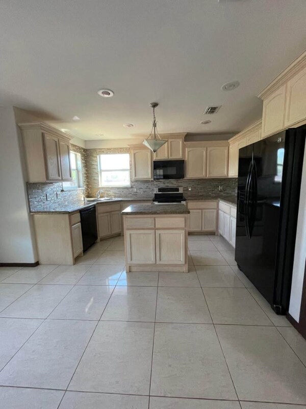 Building Photo - 3024 Whitetail Dr