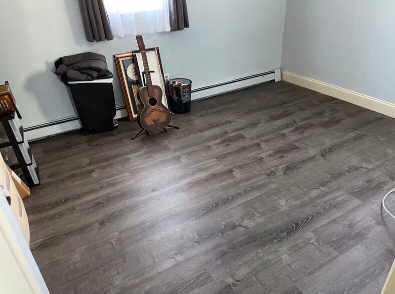 Building Photo - 210 Carr Ave