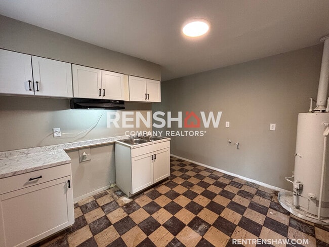 Building Photo - 1840 Marjorie St