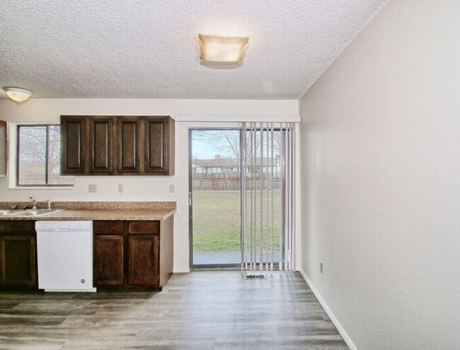 Building Photo - 2 Bedroom Apartment in Clifton - $1150