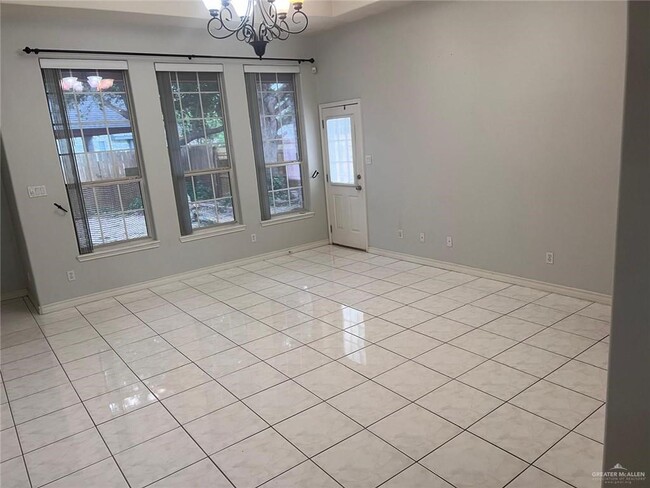 Building Photo - 10 Selena St