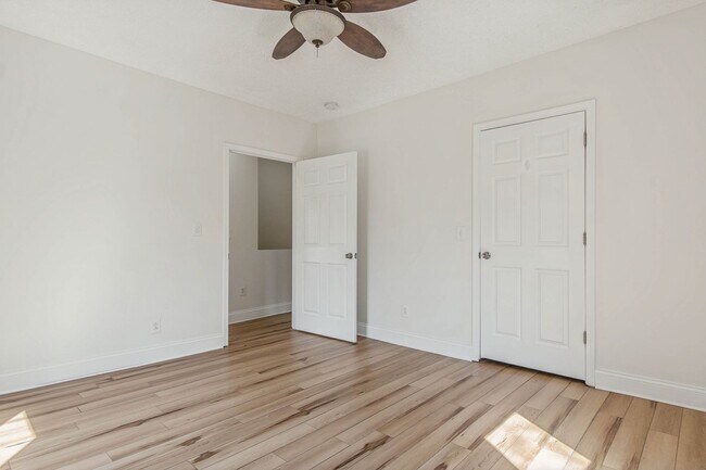 Building Photo - Charming 3Bed/2Bath Home Minutes from Fort Drum | Pet Friendly | Garage + Spacious Yard