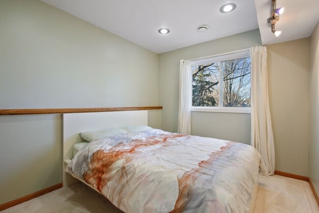 Building Photo - Pet-Friendly 3BR, 1/3.4 Home in Apple Vall...