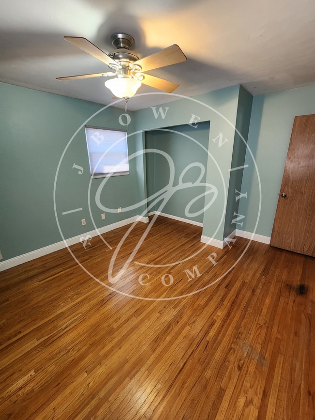 Building Photo - Adorable 3 bed 1 bath with spacious basement