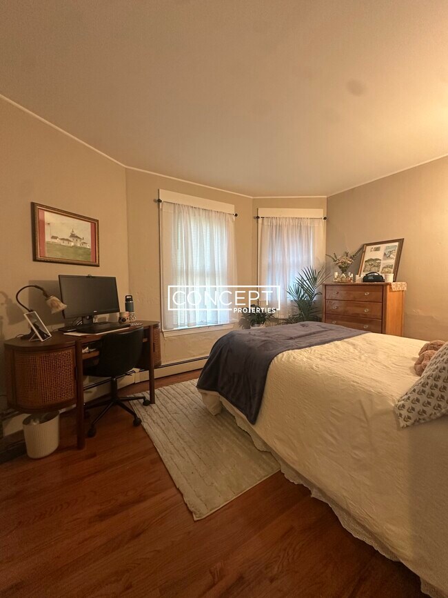 Building Photo - 66 Calumet St