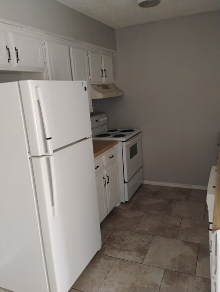 Building Photo - 6013 S McKinley Ave