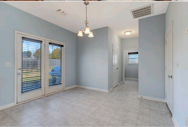 Building Photo - 6009 Ten Bears Way