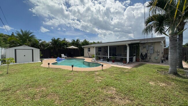 Building Photo - 3721 Holiday Rd