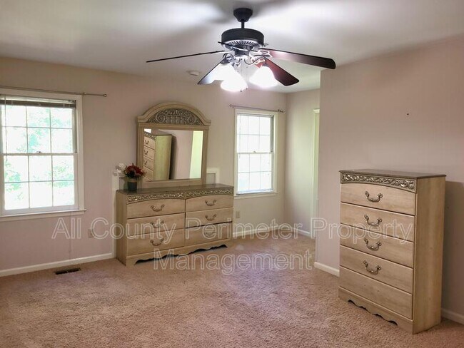 Building Photo - 501 Salem Woods Dr SE