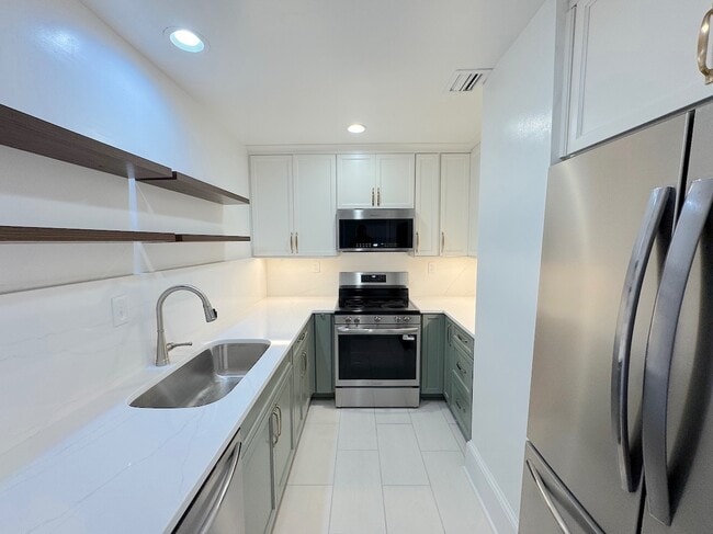 Building Photo - 321 Abercorn St