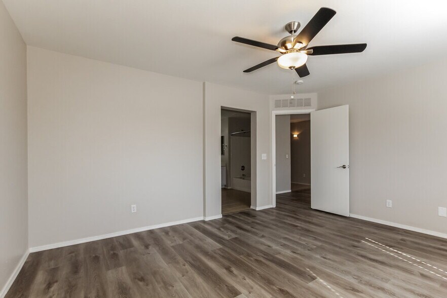 Building Photo - 7407 W Rancho Dr