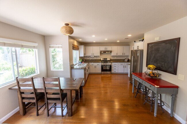 Building Photo - Gorgeous upgraded 4 bed 2.5 bath 2,216 sqft home with Remodeled Kitchen, Hardwood Floors, Tesla S...