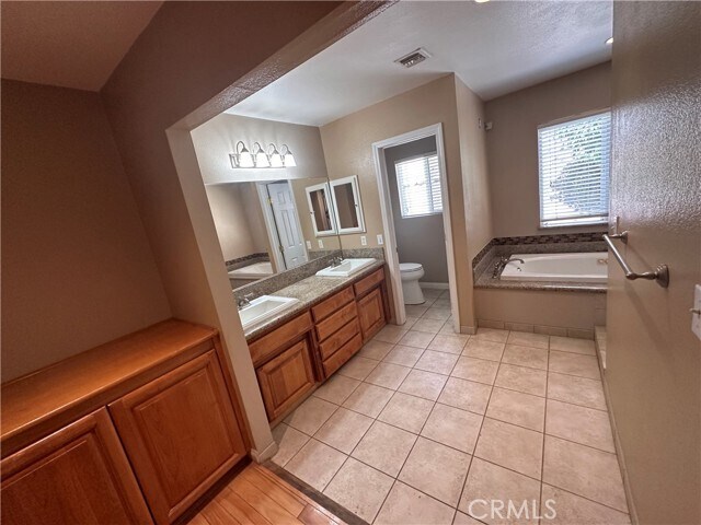 Building Photo - 1299 Dogwood St