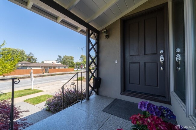 Building Photo - 2514 Alameda de las Pulgas