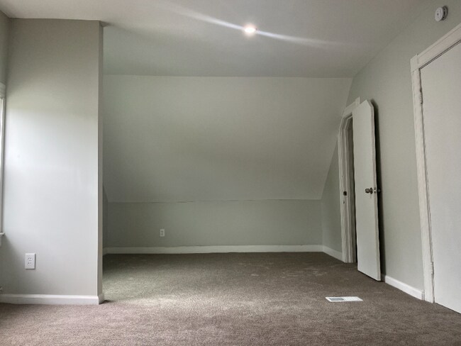 Building Photo - 9-11 Oakland Terrace