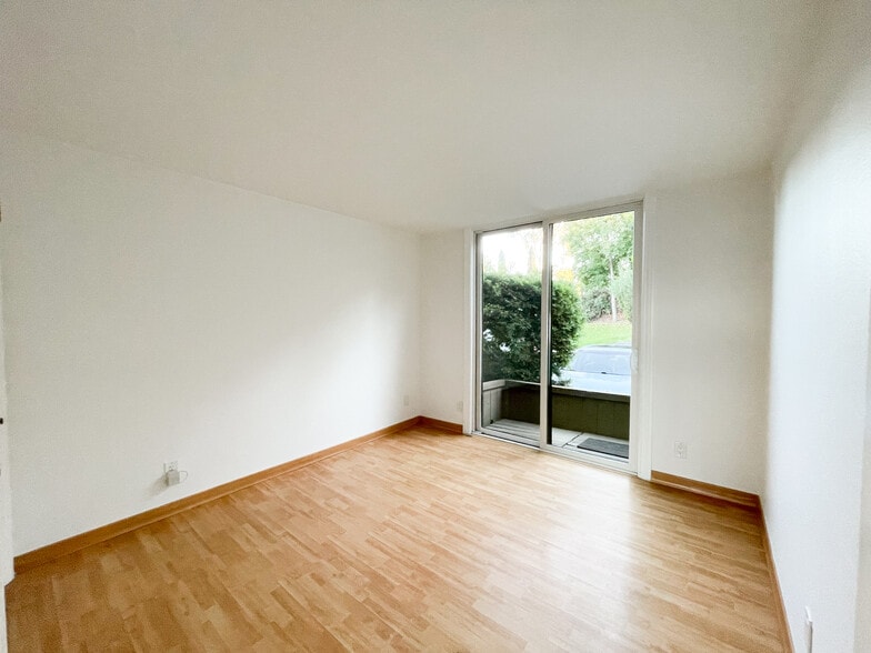 Building Photo - 4242 6th Ave