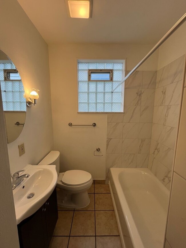 Building Photo - Newly Remodeled 2 Bedroom House