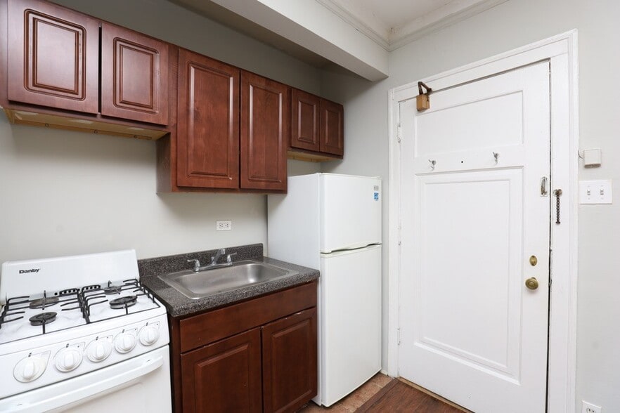 Building Photo - 4538 N Damen Ave