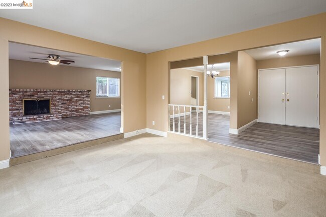 Building Photo - 304 Cabrillo Pl