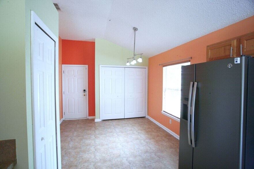 Building Photo - 8452 Stelling Dr S